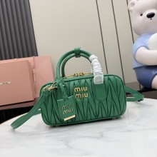미우미우 아르카디 마틀라쎄 나파 가죽 백 그린 5BB142