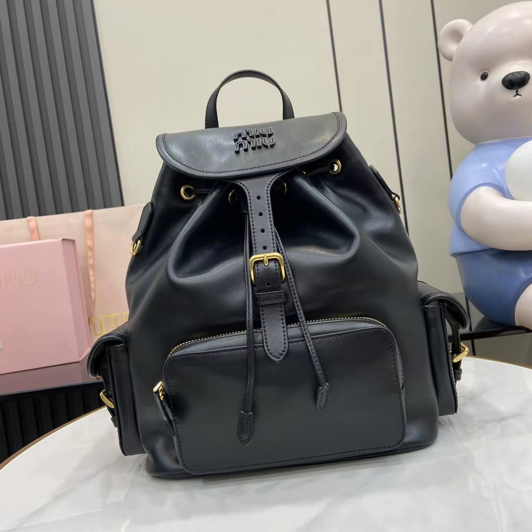 미우미우 로고 레더 가죽 라지 블랙 백팩  5BZ042