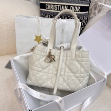 디올 뚜주흐 백 미디엄 매크로까나쥬 그리 트리아농 아이보리 토트백 M2821OSNW