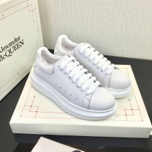알렉산더맥퀸 26SS 화이트 오버솔 남여공용 스니커즈 553680 JM